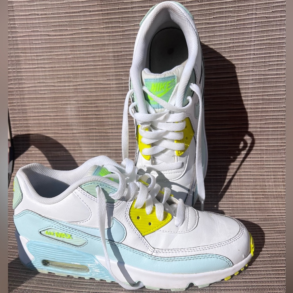 Nike Air Max 90 Size 6.5 Youth Sneaker